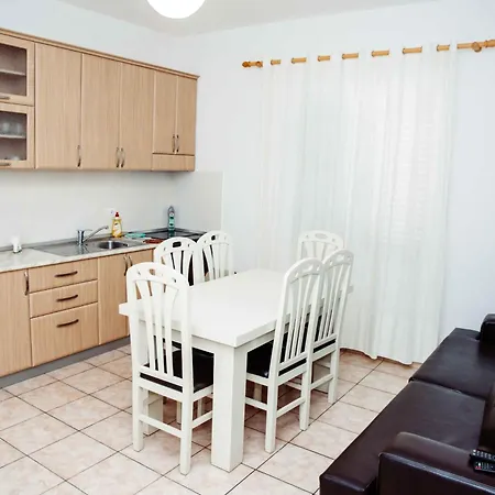 Pavaci Apartman Velipoja